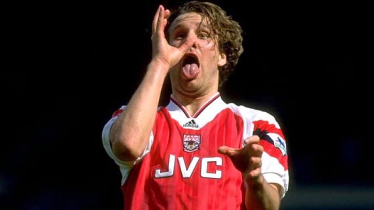 Пол Мърсън

Беше продаден от Венгер през 1997-а, после стана футболен анализатор и наскоро предвиди, че ако Арсенал продължава в същия дух, ще завършва зад Тотнъм години наред.