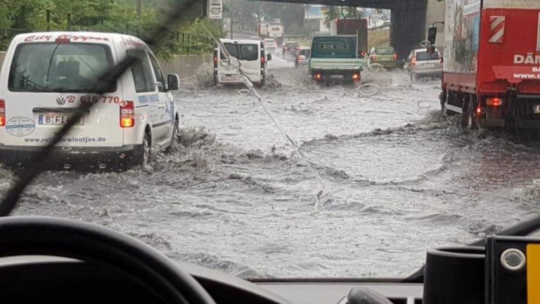 Над 1500 сигнала за наводнения за един ден