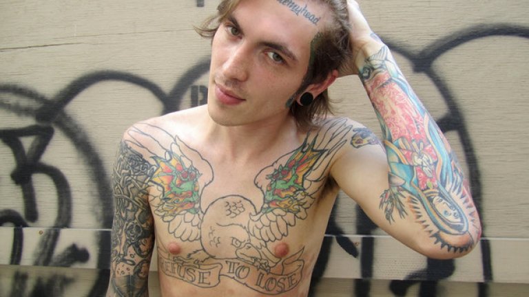 Моделът с татуираното лице Бредли Суало (Bradley Soileau) също се нарежда в класацията - на пета позиция сред най-привлекателните мъже, според жените 