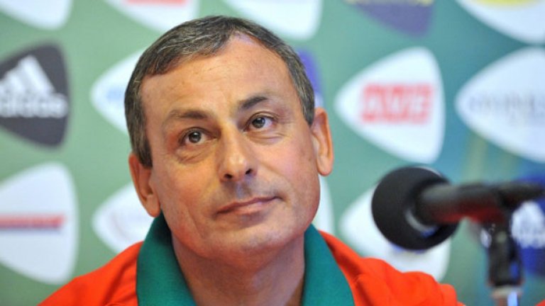 Чудо ще е, ако Михаил Мадански класира отбора си на Евро 2013