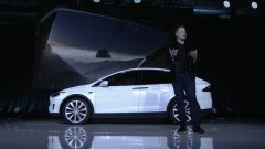 Елон Мъск представи първия в света електрически SUV - Tesla Model X