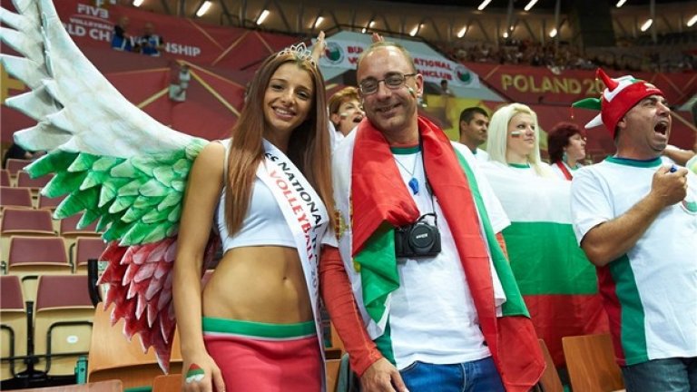 Мис национален отбор по волейбол на България Ваня Запрянова обра овациите на феновете в залата в Катовице.