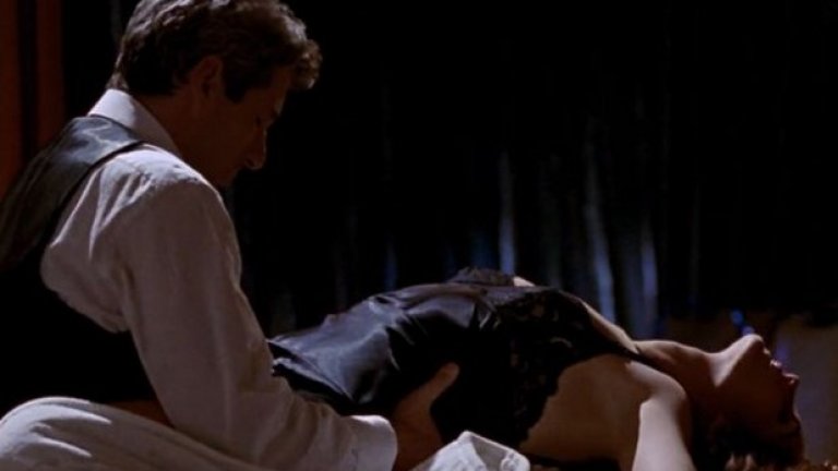 Хубава жена (1990)
Сцената с пианото между Ричърд Гиър и Джулия Робъртс