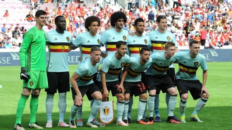 Белгия – небалансирана отбрана
Белгия може и да има един от най-силните състави на хартия, но това все още не носи сериозни успехи на тима. Магическата белгийска школа все още изпитва трудности в производството на крайни защитници. Възможно е Марк Вилмотс да използва тактиката от Мондиал 2014 и да разхвърли иначе добрата централна двойка на Тотнъм – Ян Вертонген и Тоби Алдервайрелд – по фланговете. Контузията на Венсан Компани и несигурността във формата на Еден Азар пък са допълнителни проблеми за „червените дяволи“, които са в една група с Италия, Швеция и Ейре.