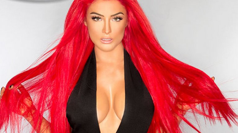 Ева Мари е завършила калифорнийския университет и е бакалавър по специалност мениджмънт и управление на кадри.