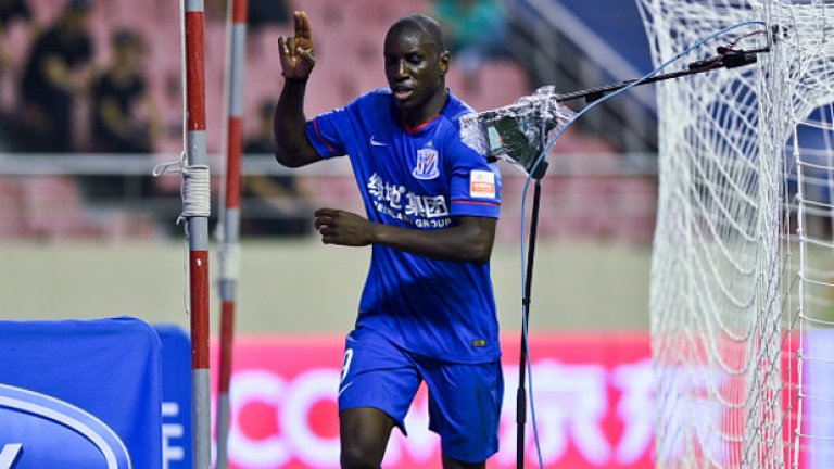 Демба Ба е една от новите звезди в Китай, въпреки че получава по около 115 000 евро на седмица в Шнхай Шенхуа