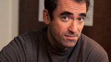 "Сега, има неща, за които онлайн търговията е много смислена и такива, които е хубаво "ръка да види, око да пипне". По наследство знам от баба си, че зарзават или хранителни продукти онлайн не се купуват. Предпочитам да ги видя. Иначе всичко останало, включително лего фигурки и други неща за хобитата ми - купувам. Също книги, дрехи. Играчки, когато синът ми беше по-малък."