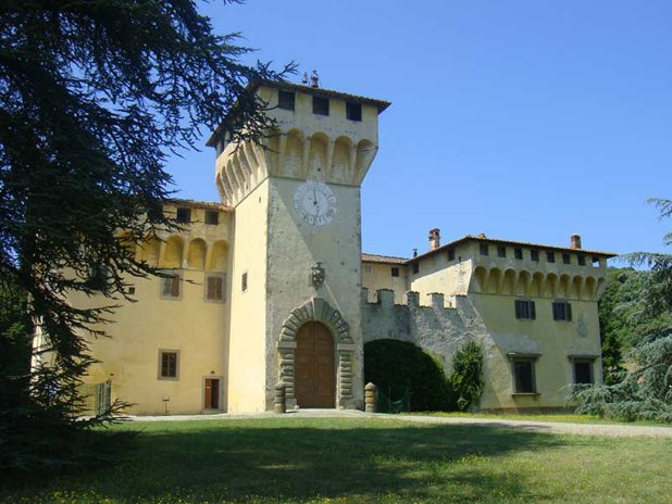 Входната порта към една от резиденцииите на италианската фамилия Медичи, Тоскана. Общо фамилията има 12 вили и два парка