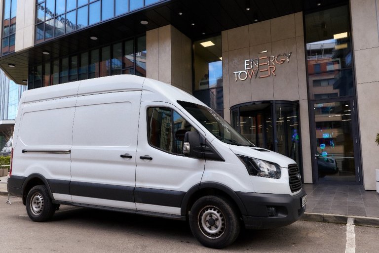 Бусът, закупен като част от дарението