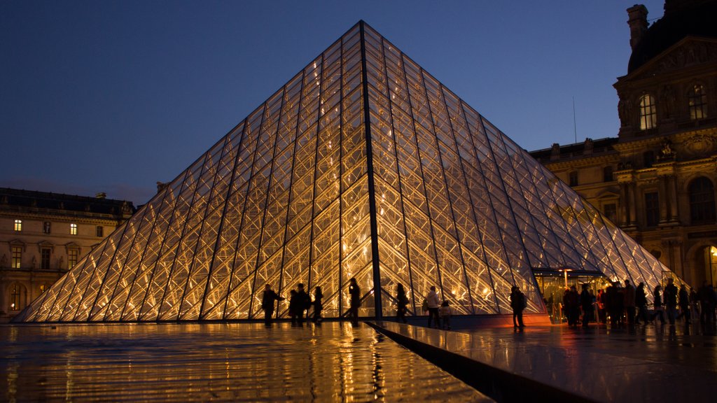 Louvre_Pyramid