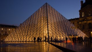 Louvre_Pyramid