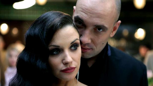 Захари Бахаров като лайф стайл журналист, който блуждае из нета и среща една проститутка - Диляна Попова...