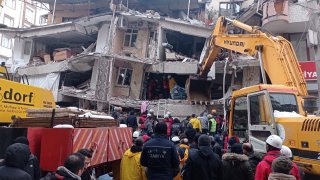 Няма данни за пострадали или загинали български граждани при тежкия трус