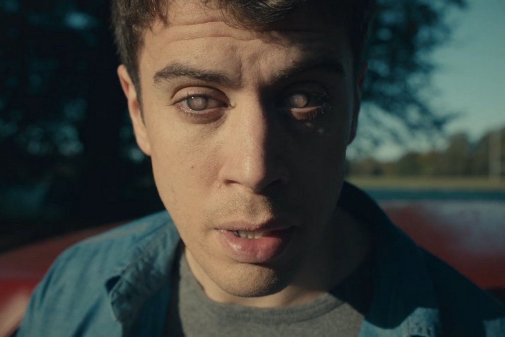 Black Mirror
Именно този британски фантастичен сериал за мрачното бъдеще на взаимодействието между технологии и хора отвори широко вратата за всички антологии, които последваха след това. Тук всеки епизод разказва различна история от бъдещето на човечеството, в което технологиите оказват своето мрачно влияние върху обществото и живота на обикновените хора - от анимационни политици популисти, манипулиращи нацията, до това как следенето онлайн може да излезе извън всякакъв контрол.