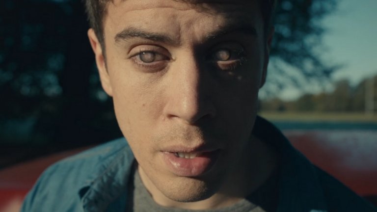 Black Mirror
Именно този британски фантастичен сериал за мрачното бъдеще на взаимодействието между технологии и хора отвори широко вратата за всички антологии, които последваха след това. Тук всеки епизод разказва различна история от бъдещето на човечеството, в което технологиите оказват своето мрачно влияние върху обществото и живота на обикновените хора - от анимационни политици популисти, манипулиращи нацията, до това как следенето онлайн може да излезе извън всякакъв контрол.