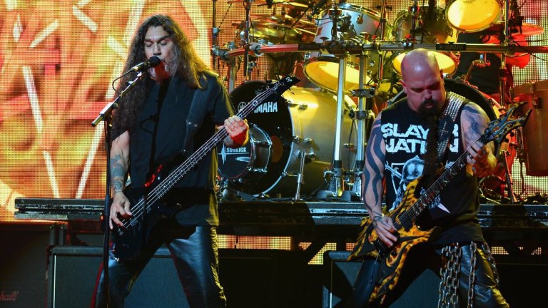 Slayer
Траш легендите сложиха край през миналата година след мащабно заключително турне. Вокалистът и басист Том Арая сега се наслаждава на внучката си и прекарва времето си вкъщи със своето семейство – трудно е да си го представим да свири отново със Slayer.
Съпругата на китариста Кери Кинг се чувства по същия начин и публично обяви, че няма "никакъв шанс" за завръщане на бандата. "Никога, никога, никога никога, никога, никога", гласеше написаното от нея.