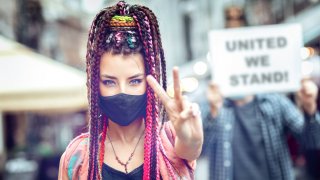 "Вече си мисля да започвам видеата си с молби никой да не заплашва никого"