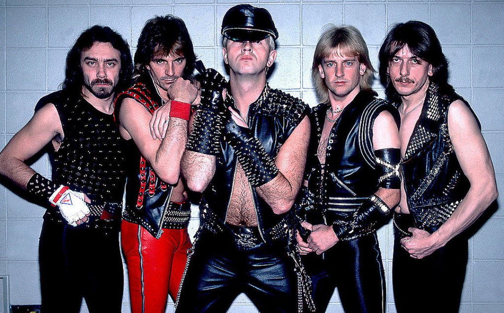 Judas Priest (1969)
Всъщност се оказват пионери в доста различни поджанрове на метъла и успяха да вдъхновят безброй метъл изпълнители. Priest изместиха настрана блус влиянията в тежката музика и добавиха скорост, сурови вокали и характерна визия с кожени облекла – жизненоважни аспекти от формирането на траш метъла.