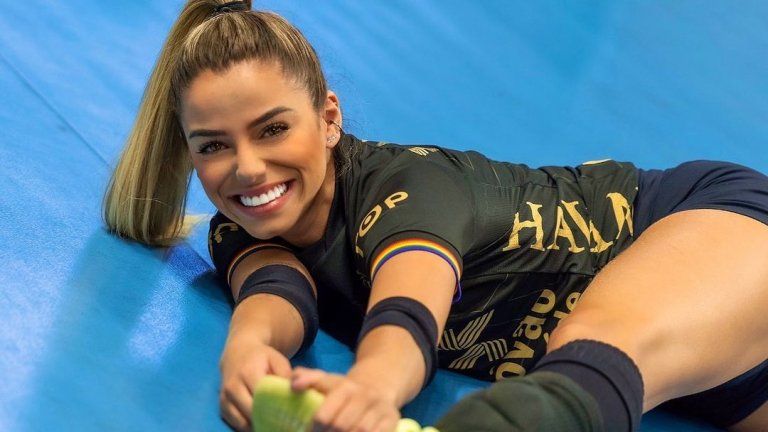 Секссимволът на волейбола, който печели 50 пъти повече в OnlyFans