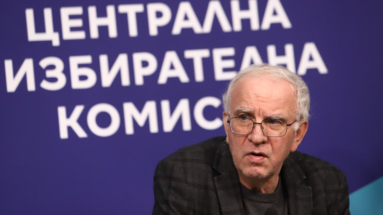 Подобни спорни решения, като това за протоколите от секционните комисии, могат само да откажат повече хора да гласуват