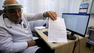 Все пак пандемията принуди те да се случат, а не са плод на голяма далновидност, предвид, че ги влачим от 2002 г.