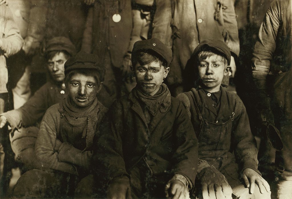 Group_of_Breaker_boys._Smallest_is_Sam_Belloma