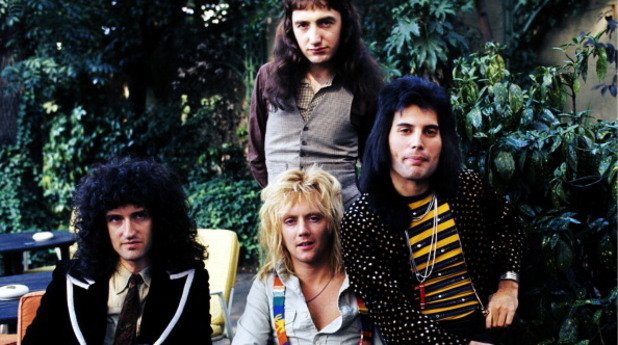 Queen - Staying Power
Едва ли някой може да оспори колко велика група са Queen. Но дори те могат да стъпят накриво - с албума Hot Space или поне с част от него. Единственият истински хит от него е Under Pressure, а тоталното дъно идва със Staying Power - нещо като диско, нещо като рок, нещо като нищо.