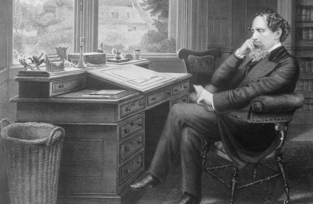 Charles-Dickens-desk-2200-3x2-56a4890c5f9b58b7d0d76fe4