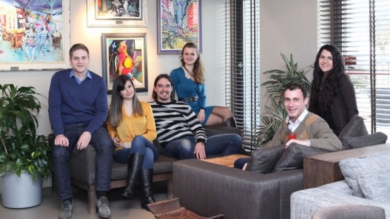 Програма Млад банкер на ПроКредит Банк и тази година подготвя младежи за работа в компанията, като ги учи на спецификите на банковия сектор и ценностите в живота