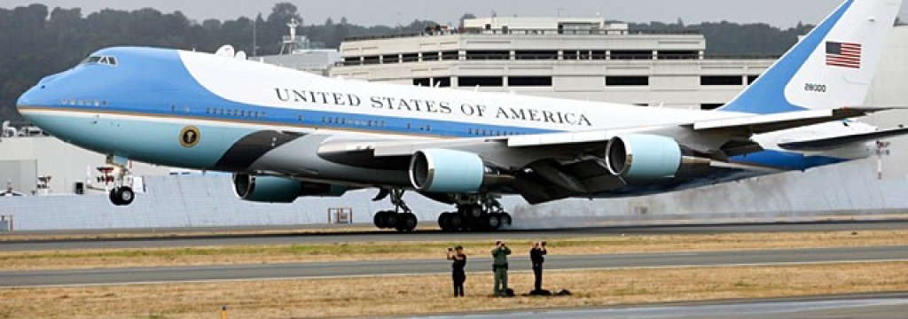 ap_air_force_one_boeing_field_ll_120217_wg
