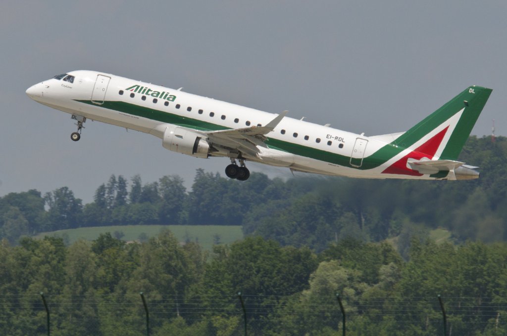Alitalia_Embraer_ERJ175;_EI-RDL@ZRH;08.06.2013_709cx_(8990333157)