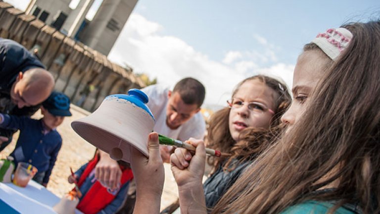 През очите на необременените