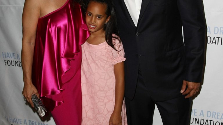 Дуейн Джонсън и Дани Гарсия с 13-годишната си дъщеря