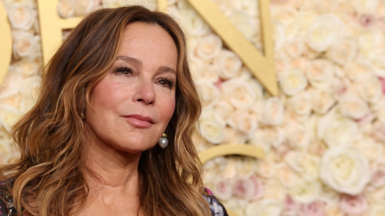 Дженифър Грей
Изгоряла е и къщата на звездата от “Мръсни танци”, в която тя живееше заедно с дъщеря си Стела. Дженифър Грей увери последователите си в Instagram, че е добре и в безопасност, като също така пожела на засегнатите от пожарите да са силни.