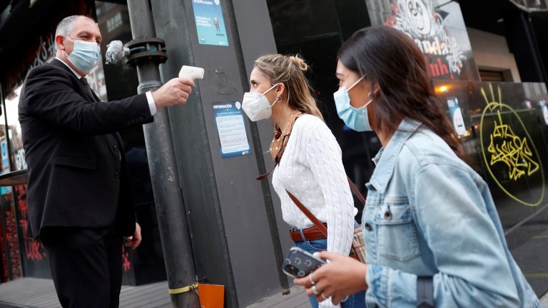 Заведенията могат да работят на 100%, ако персоналът и посетителите са ваксинирани, преболедували или с негативен тест