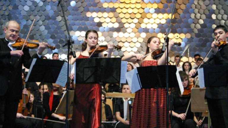 Тази година в конкурса се включват над 100 представители на повече от 16 държави.