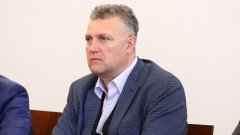Мотивите за отказа на Пламен Младеновски са "наложеното мнение в обществото, че изборът ще бъде осъществен нагласено, а не на база неговите експертни качества", обяви председателят на енергийната комисия в парламента Валентин Николов (на снимката)