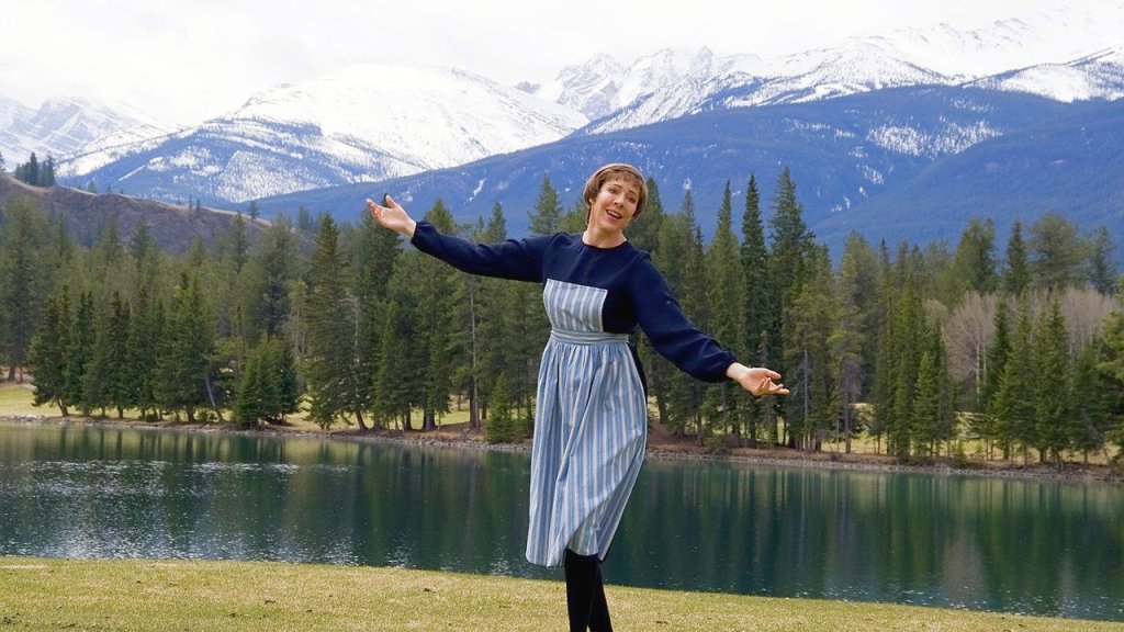 1280px-The_Hills_Are_Alive_With_The_Sound_of_Music._Tracey_Bell_impersonates_Julie_Andrews_(14964254648)
