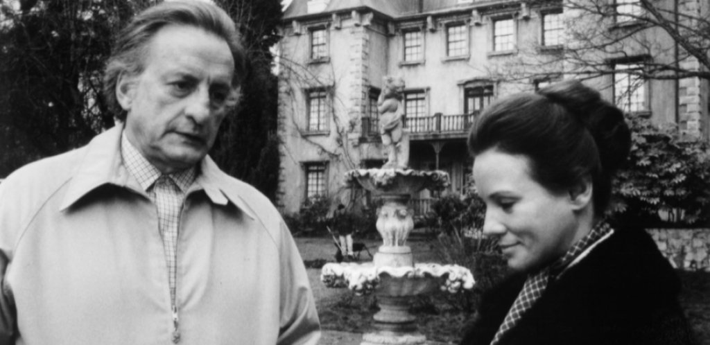 10. “Сменено дете” (1980 г.)
Оценка в IMDb: 7,1 от 10 звезди
Хорърът, който тази година става на 45 години, разказва за композитора Джон Ръсел. След трагичната смърт на съпругата и дъщеря си той се премества в изолирана къща в Сиатъл. Малко след като се настанява в новия си дом, Джон започва да чува странни звуци и да вижда мистериозни знаци. Убеден, че тези символи го водят към разгадаването на голяма тайна, композиторът започва собствено разследване, което да го отведе до дъното на мистерията.