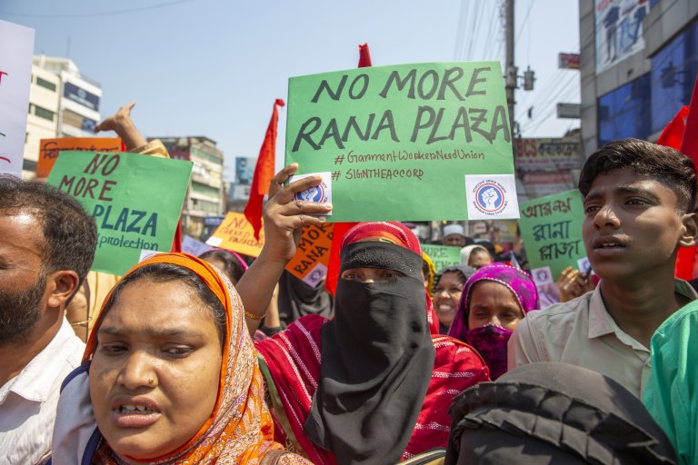 Протест от 24 април в Дака, с който шивашки работници настояват за реформи
