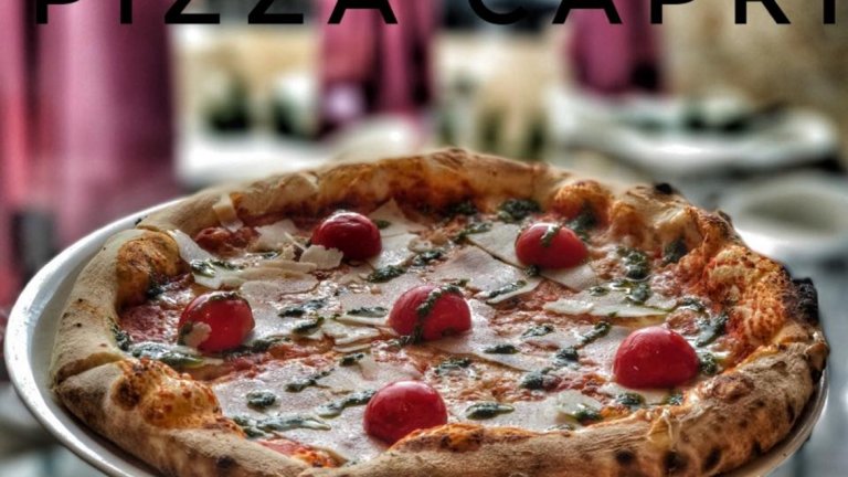 6. Яжте пица в Неапол   Усещането да ядеш пица, там, където е нейната родина, е несравнимо. Затова яжте пица в Неапол. Тук се намира пицарията Бранди, където е направена първата пица - Маргарита, която носи името на италианската кралица, след като Нейно Величество много харесала това ядене.