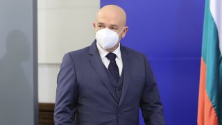 Скалата за риск от COVID-19: най-опасно е да отидеш на бар