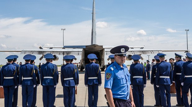 Холандия посреща телата на жертвите от MH17