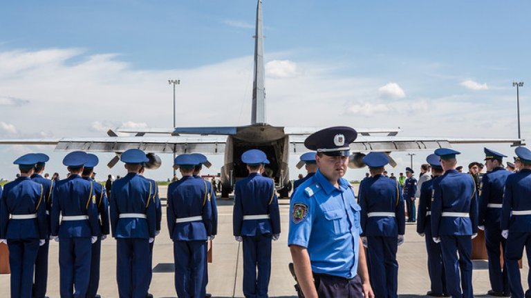 Холандия посреща телата на жертвите от MH17