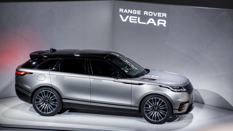Луксозният SUV Range Rover – Velar, който може да бъде видян на щанда на "Мото-Пфое", предлага нива на проходимост и лукс, непознати досега в сегмента на средноразмерните високопроходими автомобили. Изключителното внимание и прецизност на всеки детайл подсказват посоката за следващите поколения автомобили на луксозния бранд.