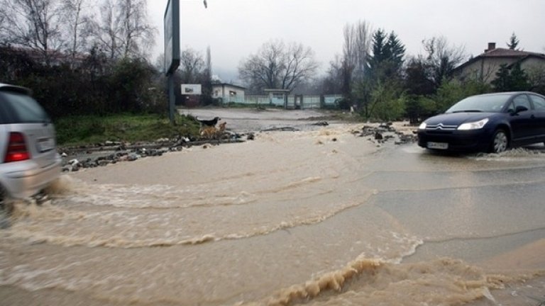 Днес се очакват нови валежи и ново повишение на водните нива