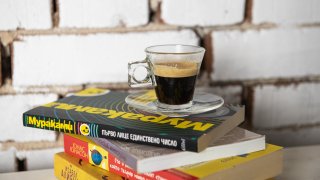 Дом е там, където пием кафе и четем заедно