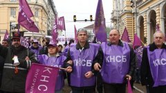 Случайно или не - българските синдикати имат особена слабост към изявите "след дъжд качулка" за отчитане на дейност