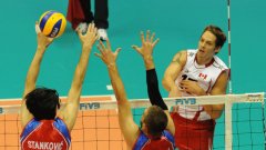 Волейболистът на Канада Фред Уинтърс атакува през блокадата на Сърбия, "кленовите листа" поднесоха първата истинска сензация на Мондиал 2010