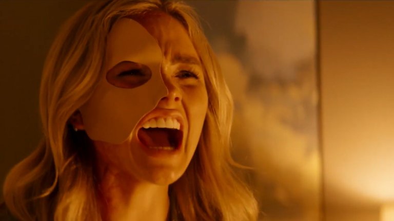 Tell Me a Story (Сезон 2) - CBS (5 декември)
Модерният поглед към старите приказки продължава. След като в първия сезон сериалът разказа една градска и изцяло не магическа версия на приказките за "Червената шапчица", "Трите прасенца" и "Хензел и Гретел", сега във втория сезон очакваме новия прочит на "Спящата красавица", "Красавицата и звяра" и "Пепеляшка". Писател в творческа криза се оказва маниакално привлечен от младо момиче. Музикална звезда бива обезобразена след поставена бомба в колата й, оставайки сама (с бодигардите си), обезверена и мразеща себе си. След погребението на баща си млада жена остава сама с не особено дружелюбно настроените си доведени мащеха и братя и сестри. От първия сезон знаем, че интригите се завързват по доста интересен (макар и малко захаросан начин), а шоуто те държи в напрежение епизод след епизод.